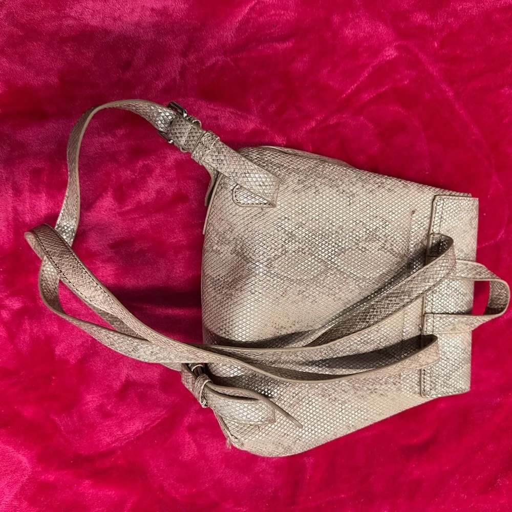 Elegant Tan Women's Bag - Picture 2 of 8